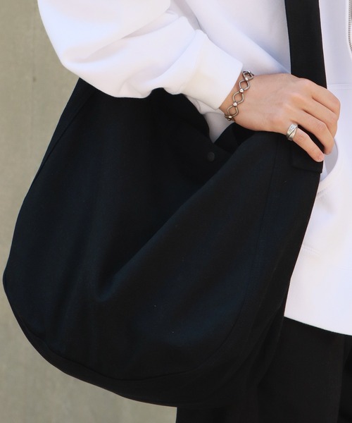 United Athle（ユナイテッドアスレ）の「【UNITED ATHLE】ヘヴィー キャンバス ニュースペーパーバッグ メッセンジャーバッグ 2026年春夏（ショルダーバッグ・メンズ・ナチュラル/ブラック・FREE）」の14枚目の写真