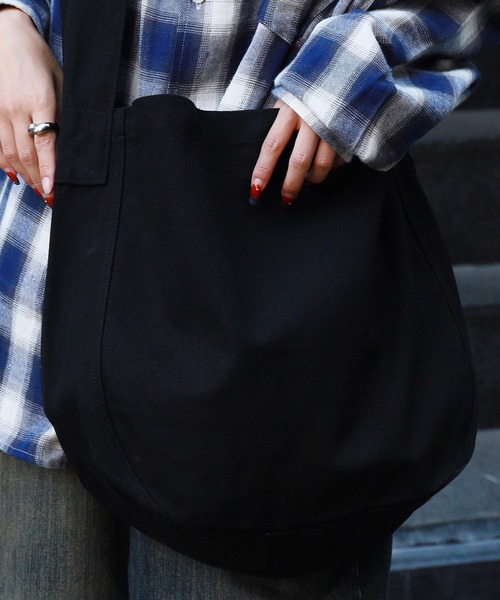 United Athle（ユナイテッドアスレ）の「【UNITED ATHLE】ヘヴィー キャンバス ニュースペーパーバッグ メッセンジャーバッグ 2026年春夏（ショルダーバッグ・メンズ・ナチュラル/ブラック・FREE）」の16枚目の写真