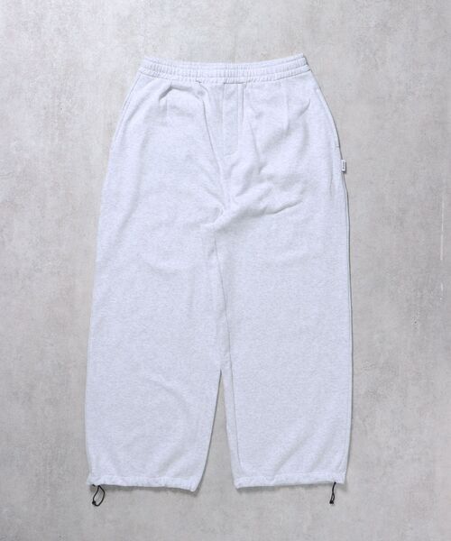 FFEIN（フェイン）の「【FFEIN(フェイン)】ワイドストレートスウェットパンツ / 刺繍 ワンポイント シンプル ノームコア 綺麗目 シティガール シティボーイ 裏起毛（スウェットパンツ・メンズ・グレー/ブラック/アッシュグレー/ネイビー・LARGE/SMALL/MEDIUM）」の3枚目の写真