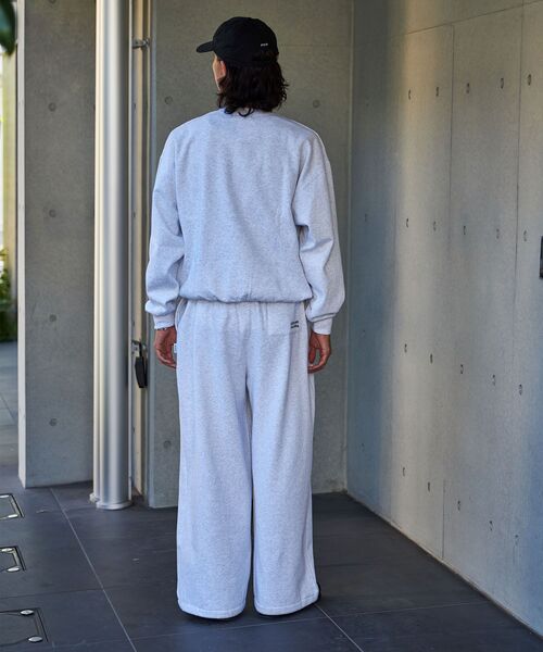 FFEIN（フェイン）の「【FFEIN(フェイン)】ワイドストレートスウェットパンツ / 刺繍 ワンポイント シンプル ノームコア 綺麗目 シティガール シティボーイ 裏起毛（スウェットパンツ・メンズ・グレー/ブラック/アッシュグレー/ネイビー・LARGE/SMALL/MEDIUM）」の6枚目の写真