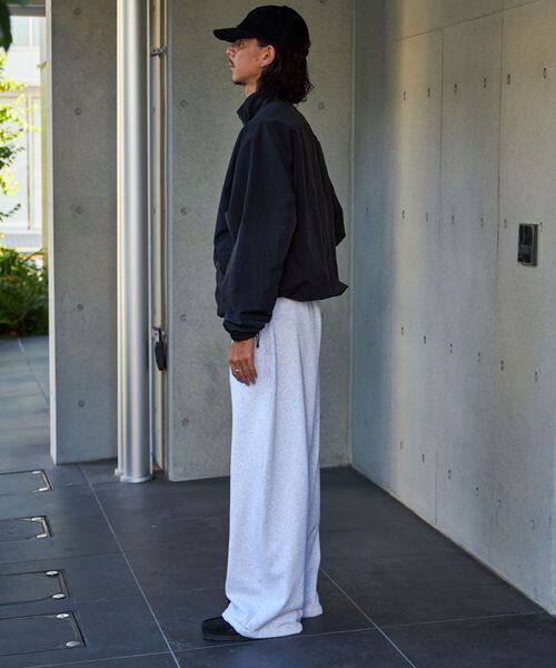 FFEIN（フェイン）の「【FFEIN(フェイン)】ワイドストレートスウェットパンツ / 刺繍 ワンポイント シンプル ノームコア 綺麗目 シティガール シティボーイ 裏起毛（スウェットパンツ・メンズ・グレー/ブラック/アッシュグレー/ネイビー・LARGE/SMALL/MEDIUM）」の12枚目の写真