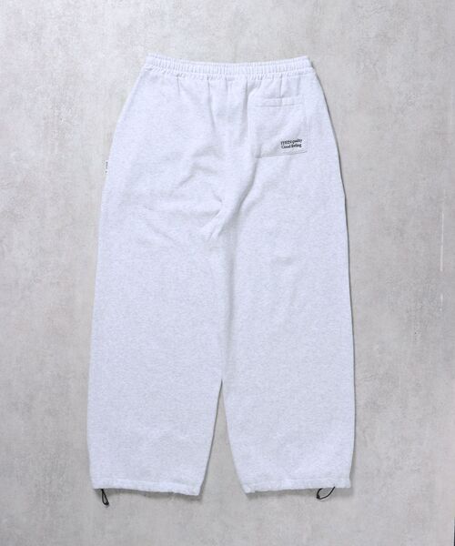 FFEIN（フェイン）の「【FFEIN(フェイン)】ワイドストレートスウェットパンツ / 刺繍 ワンポイント シンプル ノームコア 綺麗目 シティガール シティボーイ 裏起毛（スウェットパンツ・メンズ・グレー/ブラック/アッシュグレー/ネイビー・LARGE/SMALL/MEDIUM）」の14枚目の写真