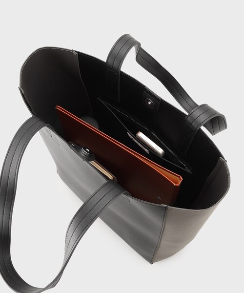 tk.TAKEO KIKUCHI（ティーケータケオキクチ）の「◆レザー調バーティカルトートバッグ（トートバッグ・メンズ・ブラック/ブラック系/ブラック系1・00）」の16枚目の写真