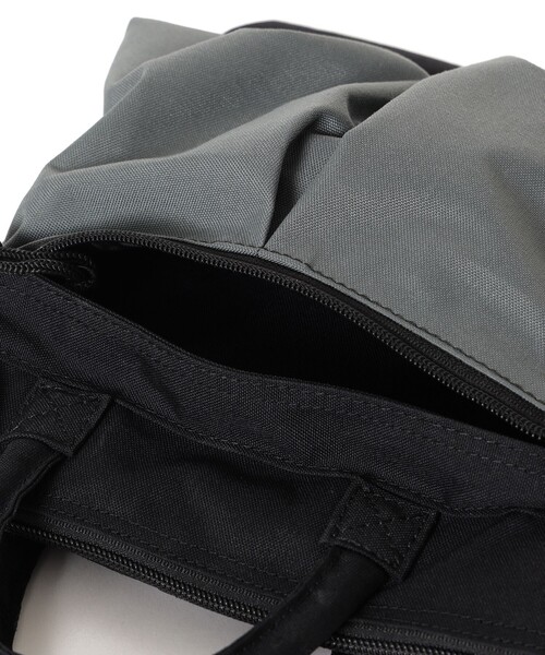 SML(エスエムエル)の「SML / 別注 HELMET BAG(ショルダーバッグ・メンズ・ベージュ/ネイビー/ピンク/ブラック/オリーブ・ONE SIZE)」の14枚目の写真