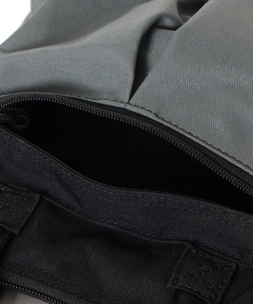 SML(エスエムエル)の「SML / 別注 HELMET BAG(ショルダーバッグ・メンズ・ベージュ/ネイビー/ピンク/ブラック/オリーブ・ONE SIZE)」の13枚目の写真