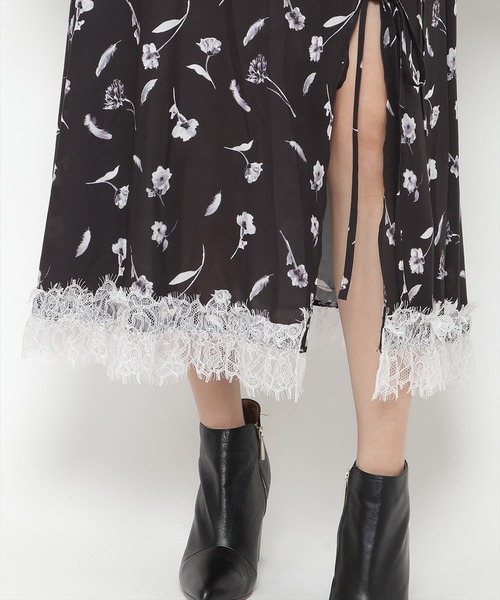 REDYAZEL（レディアゼル）の「フェザープリントスリットスカショートパン（スカート・レディース・ブルー/オフホワイト/ブラック・FREE）」の18枚目の写真