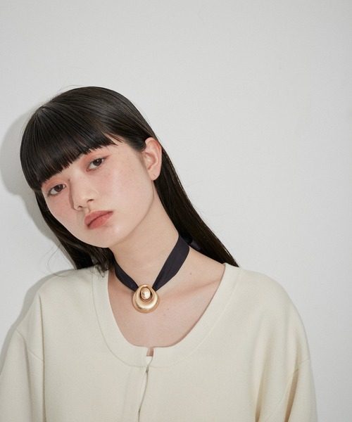 ADAM ET ROPE'（アダムエロペ）の「Petal ball ribbon choker（チョーカー・レディース・ゴールド系その他2・FREE）」の1枚目の写真
