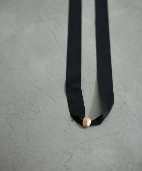 ADAM ET ROPE'（アダムエロペ）の「Petal ball ribbon choker（チョーカー・レディース・ゴールド系その他2・FREE）」の3枚目の写真