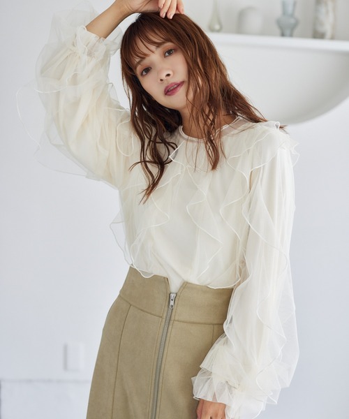 mysty woman（ミスティウーマン）の「チュールフリルブラウス　149256（シャツ/ブラウス・レディース・ベージュ/ブラック/オフホワイト・FREE）」の2枚目の写真