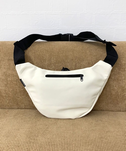 CRB（シーアールビー）の「ジップ配色ボディバッグ（ボディバッグ/ウエストポーチ・レディース・レッド/ベージュ/アイボリー/ブラック・F）」の7枚目の写真
