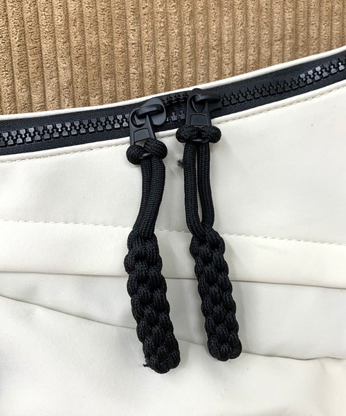 CRB（シーアールビー）の「ジップ配色ボディバッグ（ボディバッグ/ウエストポーチ・レディース・レッド/ベージュ/アイボリー/ブラック・F）」の21枚目の写真