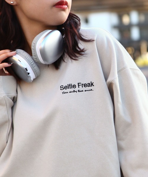 セール】【Selfie freak】 イラスト バックプリント セルフィー