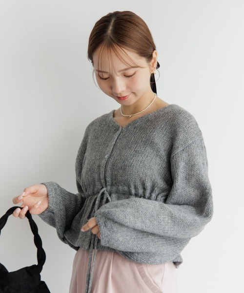 flower（フラワー）の「エアリーペプラムカーディガン（ニット/セーター・レディース・ホワイト/グレー・FREE）」の3枚目の写真