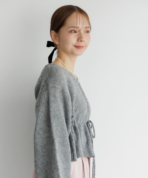 flower（フラワー）の「エアリーペプラムカーディガン（ニット/セーター・レディース・ホワイト/グレー・FREE）」の5枚目の写真