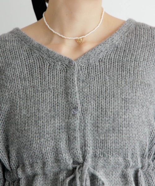 flower（フラワー）の「エアリーペプラムカーディガン（ニット/セーター・レディース・ホワイト/グレー・FREE）」の9枚目の写真