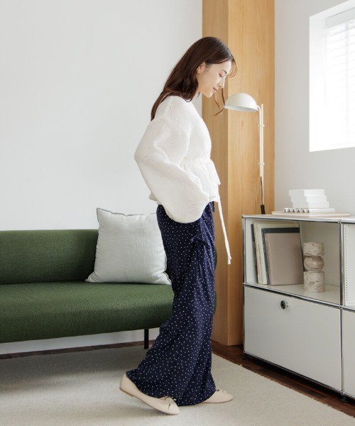 flower（フラワー）の「エアリーペプラムカーディガン（ニット/セーター・レディース・ホワイト/グレー・FREE）」の21枚目の写真