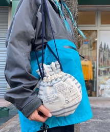 SNOOPY×OLD BETTY'S（スヌーピーカケルオールドベティーズ）の「【日本製】スヌーピーSNOOPY Border Pattern Drawstring Mini Bag(S&C)（ハンドバッグ）」