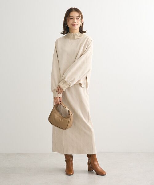 ELENCARE DUE（エレンカーレデュエ）の「・ELENCARE DUE エンボスプルオーバー（Tシャツ/カットソー・レディース・ライトグレー/チャコールグレー/アイボリー/グレイッシュベージュ・FREE）」の5枚目の写真