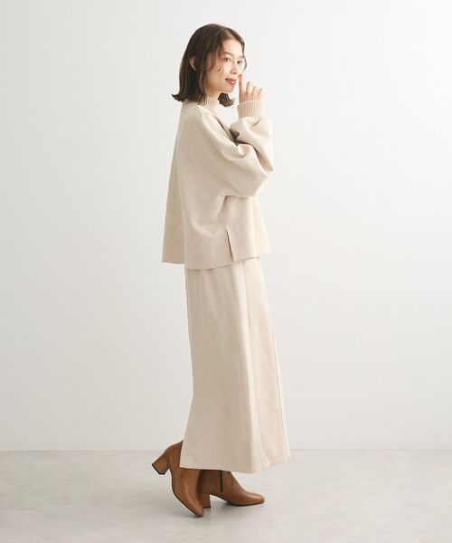 ELENCARE DUE（エレンカーレデュエ）の「・ELENCARE DUE エンボスプルオーバー（Tシャツ/カットソー・レディース・ライトグレー/チャコールグレー/アイボリー/グレイッシュベージュ・FREE）」の6枚目の写真