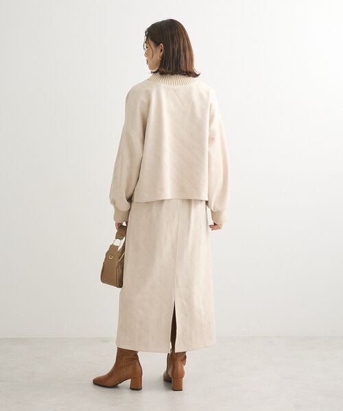 ELENCARE DUE（エレンカーレデュエ）の「・ELENCARE DUE エンボスプルオーバー（Tシャツ/カットソー・レディース・ライトグレー/チャコールグレー/アイボリー/グレイッシュベージュ・FREE）」の7枚目の写真