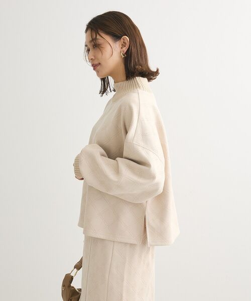 ELENCARE DUE（エレンカーレデュエ）の「・ELENCARE DUE エンボスプルオーバー（Tシャツ/カットソー・レディース・ライトグレー/チャコールグレー/アイボリー/グレイッシュベージュ・FREE）」の9枚目の写真