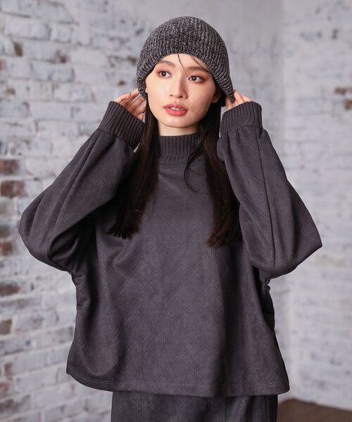 ELENCARE DUE（エレンカーレデュエ）の「・ELENCARE DUE エンボスプルオーバー（Tシャツ/カットソー・レディース・ライトグレー/チャコールグレー/アイボリー/グレイッシュベージュ・FREE）」の18枚目の写真