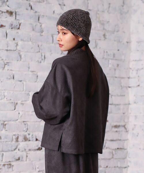 ELENCARE DUE（エレンカーレデュエ）の「・ELENCARE DUE エンボスプルオーバー（Tシャツ/カットソー・レディース・ライトグレー/チャコールグレー/アイボリー/グレイッシュベージュ・FREE）」の19枚目の写真