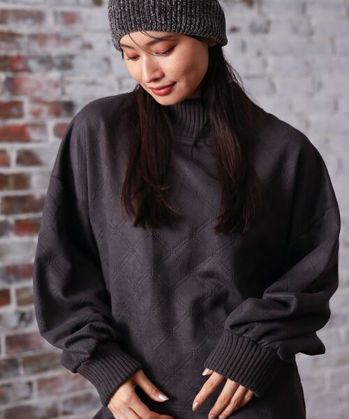 ELENCARE DUE（エレンカーレデュエ）の「・ELENCARE DUE エンボスプルオーバー（Tシャツ/カットソー・レディース・ライトグレー/チャコールグレー/アイボリー/グレイッシュベージュ・FREE）」の20枚目の写真