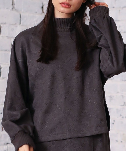 ELENCARE DUE（エレンカーレデュエ）の「・ELENCARE DUE エンボスプルオーバー（Tシャツ/カットソー・レディース・ライトグレー/チャコールグレー/アイボリー/グレイッシュベージュ・FREE）」の3枚目の写真