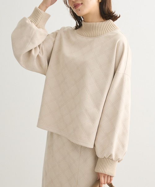 ELENCARE DUE（エレンカーレデュエ）の「・ELENCARE DUE エンボスプルオーバー（Tシャツ/カットソー・レディース・ライトグレー/チャコールグレー/アイボリー/グレイッシュベージュ・FREE）」の2枚目の写真