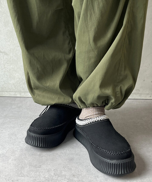 CPCM（シーピーシーエム）の「ボリューソールステッチムートン（サンダル・メンズ・ベージュ/ブラック・X-SMALL/SMALL/MEDIUM/LARGE）」の2枚目の写真