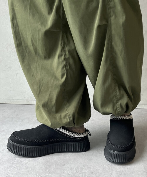 CPCM（シーピーシーエム）の「ボリューソールステッチムートン（サンダル・メンズ・ベージュ/ブラック・X-SMALL/SMALL/MEDIUM/LARGE）」の3枚目の写真