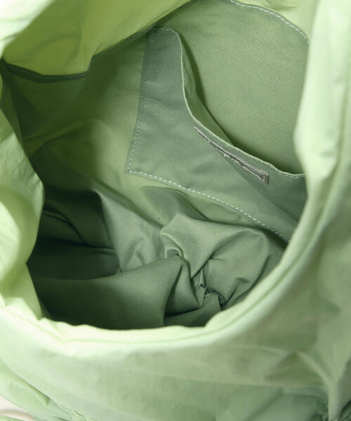 FREE'S MART（フリーズマート）の「◆くしゅリボントート（トートバッグ・レディース・ブラック/ライトグリーン・ﾌﾘ-）」の12枚目の写真