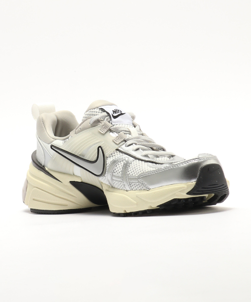 NIKE(ナイキ)の「【NIKE/ ナイキ】V2K ラン(スニーカー・メンズ・シルバー・26cm/27cm/28cm)」の5枚目の写真