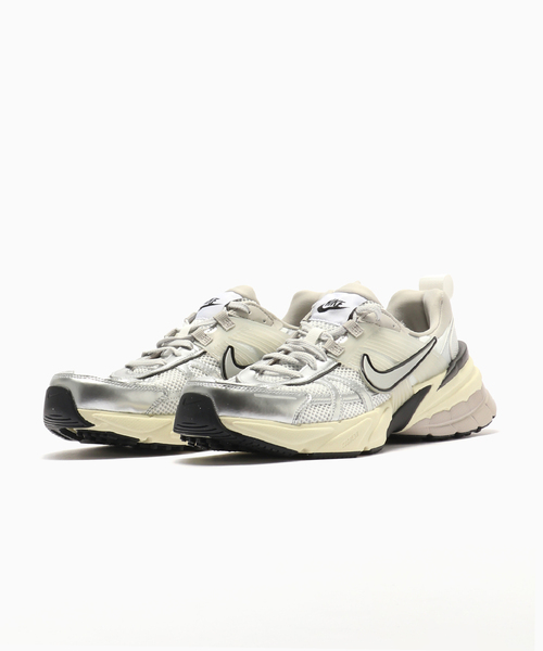 NIKE(ナイキ)の「【NIKE/ ナイキ】V2K ラン(スニーカー・メンズ・シルバー・26cm/27cm/28cm)」の7枚目の写真