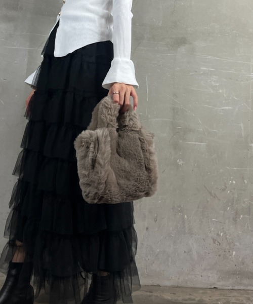 tolene(トレネ)の「フェイクファー ミニバッグ チェーンストラップ 2way ハンドバッグ ショルダーバッグ(ハンドバッグ・レディース・ホワイト/ベージュ/ブラック・ONE SIZE)」の3枚目の写真