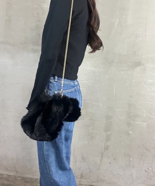 tolene(トレネ)の「フェイクファー ミニバッグ チェーンストラップ 2way ハンドバッグ ショルダーバッグ(ハンドバッグ・レディース・ホワイト/ベージュ/ブラック・ONE SIZE)」の10枚目の写真