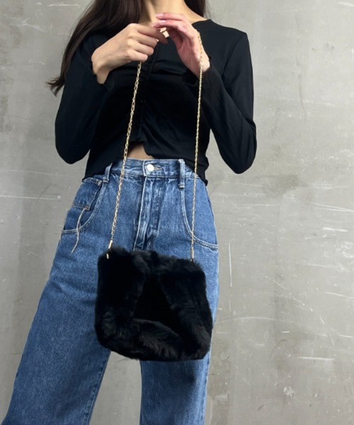 tolene(トレネ)の「フェイクファー ミニバッグ チェーンストラップ 2way ハンドバッグ ショルダーバッグ(ハンドバッグ・レディース・ホワイト/ベージュ/ブラック・ONE SIZE)」の13枚目の写真