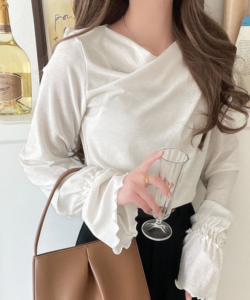 classicalelf(クラシカルエルフ)の「大人の魅力と甘さを兼ね備えた。キャンディースリーブオフショルダードレープネックリブトップス(長袖)(Tシャツ/カットソー・レディース・チャコール/ブラック/アイボリー・LARGE/MEDIUM/SMALL/X-LARGE)」の5枚目の写真