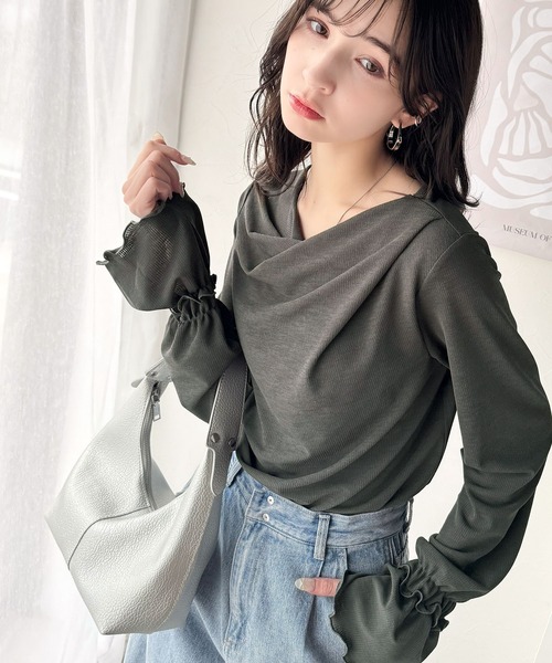 classicalelf(クラシカルエルフ)の「大人の魅力と甘さを兼ね備えた。キャンディースリーブオフショルダードレープネックリブトップス(長袖)(Tシャツ/カットソー・レディース・チャコール/ブラック/アイボリー・LARGE/MEDIUM/SMALL/X-LARGE)」の8枚目の写真