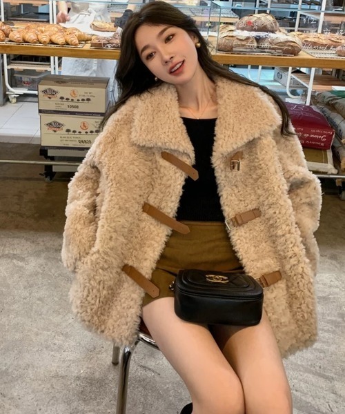 DIAVEL（ディアベル）の「キルディング裏地ファーコート（その他アウター・レディース・ベージュ/ブラウン・M）」の6枚目の写真