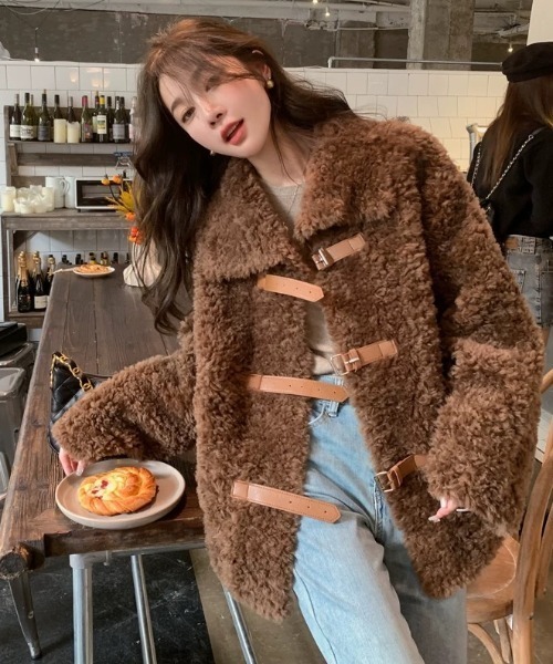 DIAVEL（ディアベル）の「キルディング裏地ファーコート（その他アウター・レディース・ベージュ/ブラウン・M）」の5枚目の写真