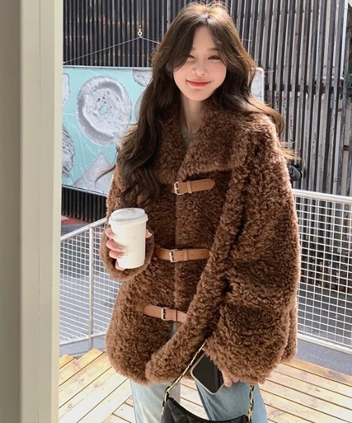 DIAVEL（ディアベル）の「キルディング裏地ファーコート（その他アウター・レディース・ベージュ/ブラウン・M）」の12枚目の写真