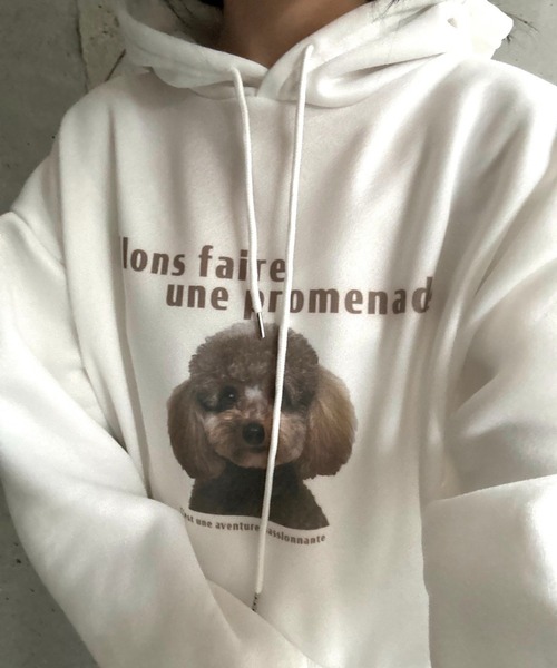 merrylatte(メリーラテ)の「犬プリント裏起毛パーカー(パーカー・レディース・ホワイト・LARGE/X-LARGE)」の1枚目の写真