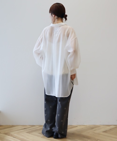 earth music&ecology（アースミュージックアンドエコロジー）の「【WEB限定】シアーシャツ（シャツ/ブラウス・レディース・ブルー/ストライプ/オフホワイト/ブラック・FREE）」の21枚目の写真