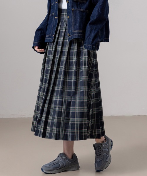 DAY CLOSET（デイ クローゼット）の「【大きいサイズ有/ハイウエスト/裏地付き/消しプリーツ/ロング丈】クラシカルチェック柄フレアスカート レディース（スカート・レディース・ネイビー/ブラック・L/S/M）」の2枚目の写真
