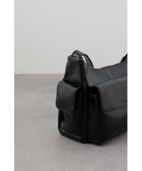 AZUL by moussy(アズールバイマウジー)の「アウトポケットワンハンドルバッグ(ショルダーバッグ・レディース・アイボリー/ブラック・FREE)」の5枚目の写真