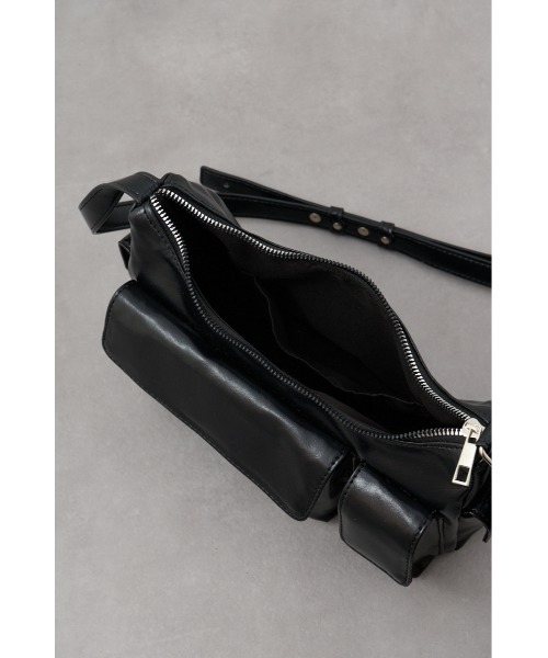 AZUL by moussy(アズールバイマウジー)の「アウトポケットワンハンドルバッグ(ショルダーバッグ・レディース・アイボリー/ブラック・FREE)」の3枚目の写真