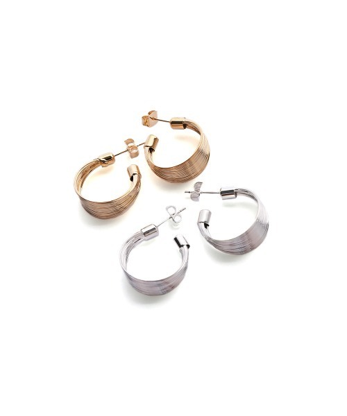 marjour（マージュール）の「SLIM LINE HOOP PIERCE（ピアス（両耳用）・レディース・ゴールド/シルバー・FREE）」の3枚目の写真