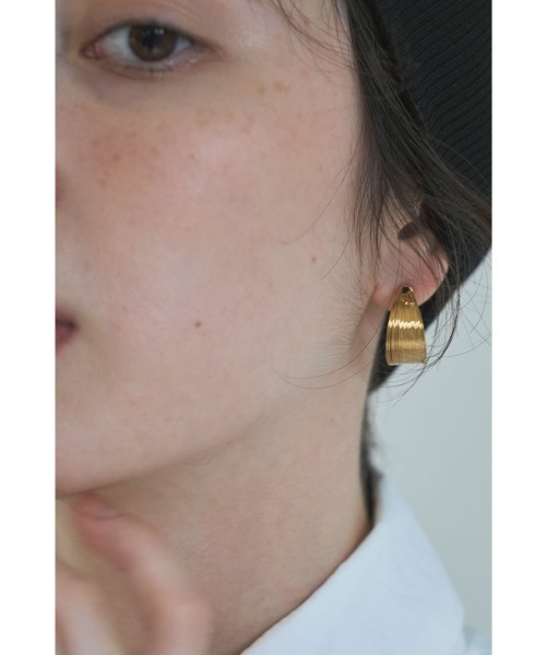 marjour（マージュール）の「SLIM LINE HOOP PIERCE（ピアス（両耳用）・レディース・ゴールド/シルバー・FREE）」の11枚目の写真